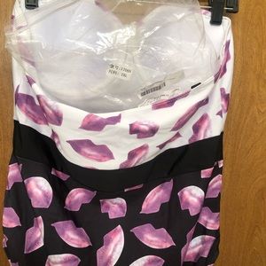 One piece strapless swimsuit 💋 2xl fits like XL